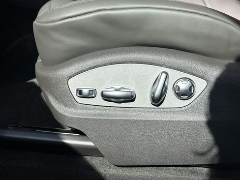 Certified 2025 Porsche Macan image 31