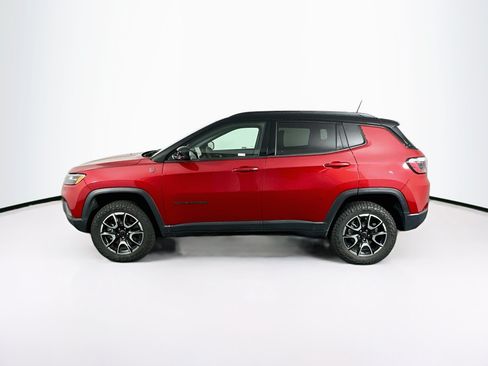 Used 2025 Jeep Compass Trailhawk AWD/4WD image 4