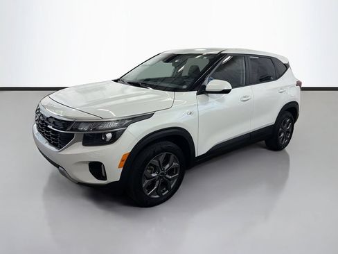 Used 2024 Kia Seltos LX AWD/4WD image 5
