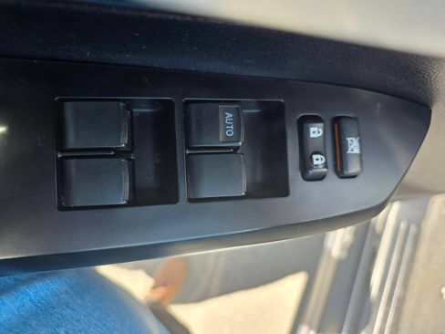 Used 2014 Toyota Tundra SR5 w/ TRD Off Road Package AWD/4WD image 20