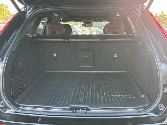 Used 2022 Volvo XC60 B5 Momentum FWD image 6
