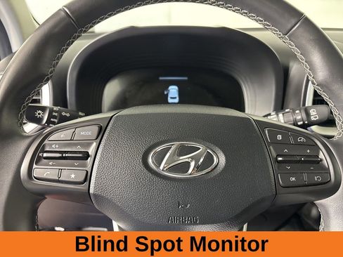 Used 2025 Hyundai Venue SEL FWD image 13