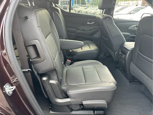 Certified 2023 Chevrolet Traverse LT w/ LT Premium Package AWD/4WD image 29