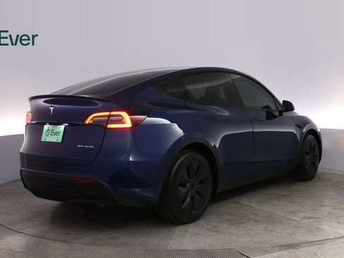 Used 2024 Tesla Model Y Long Range AWD/4WD image 3
