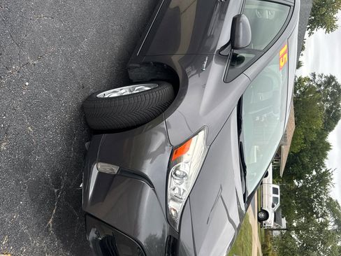 Used 2015 Toyota Prius V Three image 3