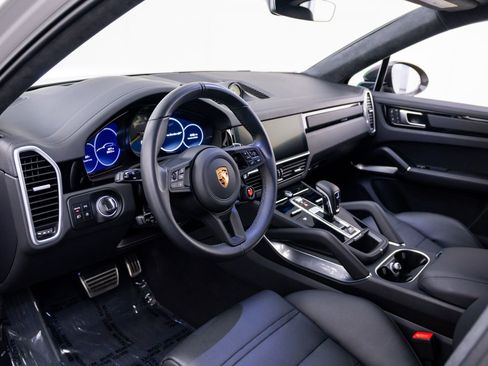 Certified 2022 Porsche Cayenne Turbo GT AWD/4WD image 4