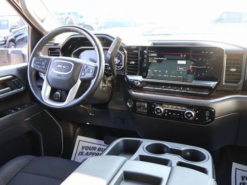 Used 2024 GMC Sierra 2500 SLE image 13