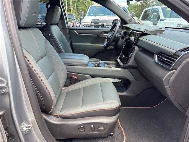 Certified 2025 GMC Acadia AT4 AWD/4WD image 7