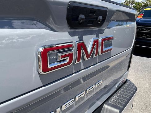Used 2024 GMC Sierra 2500 AT4 w/ Technology Package AWD/4WD image 9