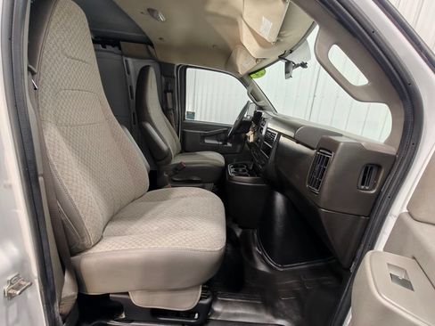 Used 2024 GMC Savana 3500 Extended RWD image 21