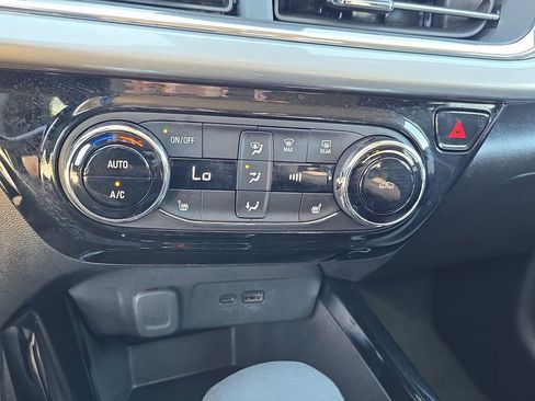 Used 2025 Chevrolet Trax LT w/ LT Convenience Package image 24