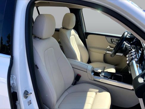 Certified 2022 Mercedes-Benz GLB 250 4MATIC image 8