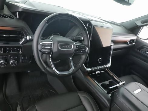 Used 2025 GMC Yukon Denali w/ Denali Reserve Package image 18