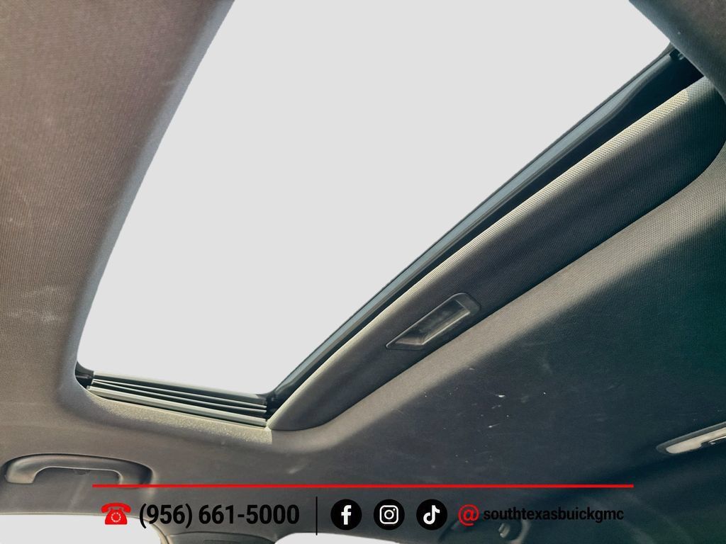 Used 2025 Chevrolet Trax RS w/ Sunroof Package FWD image 19
