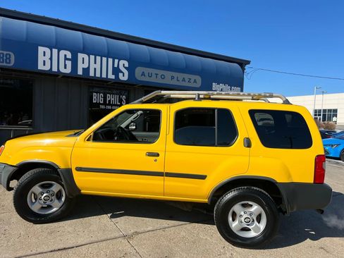 Used 2001 Nissan Xterra SE image 2