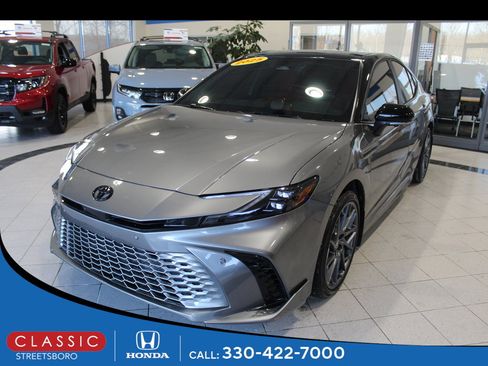 Used 2025 Toyota Camry XSE image 1