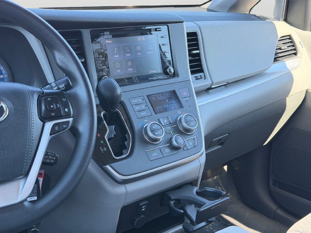 Used 2020 Toyota Sienna LE FWD image 15