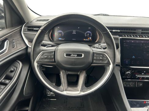 Used 2022 Jeep Grand Cherokee L Limited RWD image 12