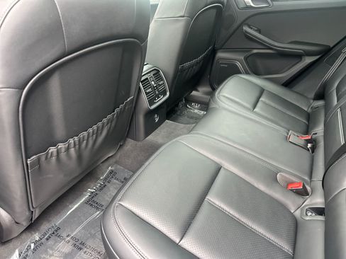 Certified 2026 Porsche Macan AWD/4WD image 13