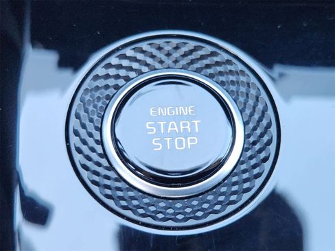 Used 2023 Kia Niro SX Touring image 21