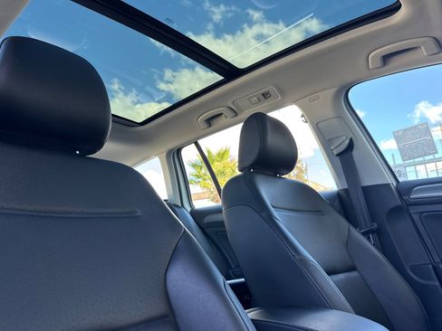 Certified 2019 Volkswagen Golf Alltrack SE image 18