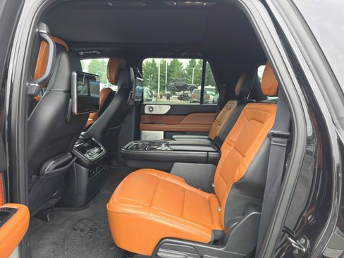 Used 2018 Lincoln Navigator L Reserve w/ Technology Package AWD/4WD image 11