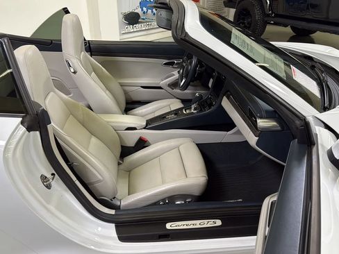 Used 2017 Porsche 911 Cabriolet image 21