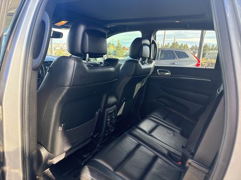Used 2019 Jeep Grand Cherokee Limited w/ Luxury Group II image 10