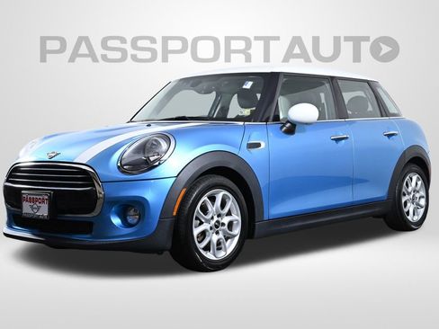 Used 2019 MINI Cooper 4-Door Hardtop w/ Signature Upholstery Package image 1