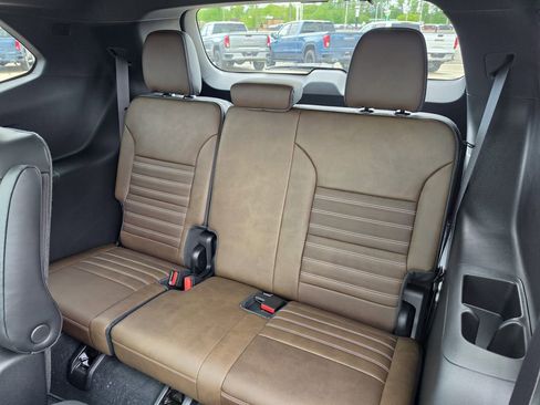 New 2026 GMC Acadia Denali Ultimate w/ LPO, Floor Liner Package AWD/4WD image 14
