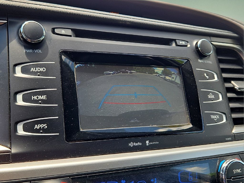 Used 2015 Toyota Highlander Plus AWD/4WD image 18