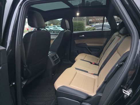 Used 2021 Volkswagen Atlas Cross Sport SE image 16