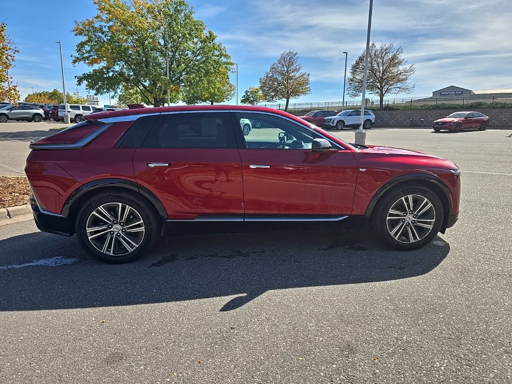 Used 2024 Cadillac Lyriq Luxury AWD/4WD image 6