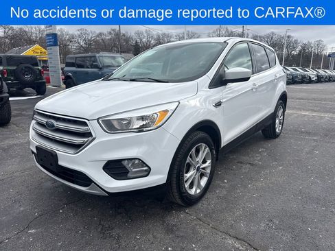 Used 2017 Ford Escape SE image 2