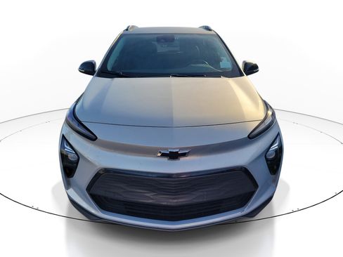 Used 2022 Chevrolet Bolt EUV LT w/ Convenience Package image 2