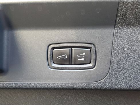 Used 2018 Porsche Panamera 4 image 9