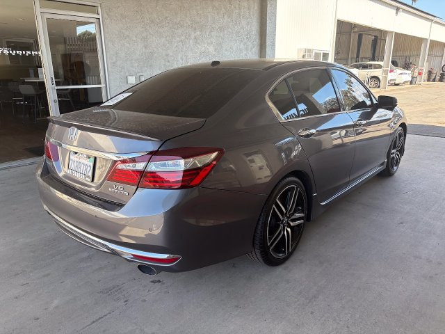 Used 2016 Honda Accord Touring image 3