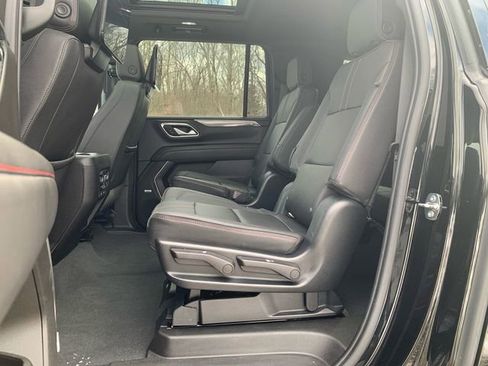 Used 2023 Chevrolet Suburban RST w/ Luxury Package image 16
