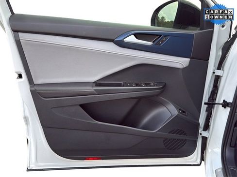 Used 2024 Volkswagen Taos SE image 26