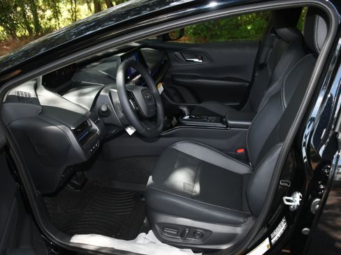 New 2026 Toyota Prius FWD image 3