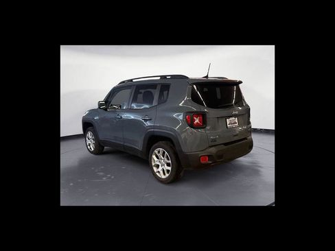 Used 2018 Jeep Renegade Latitude w/ Cold Weather Group AWD/4WD image 4