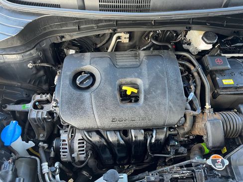 Used 2025 Kia Soul LX w/ LX Technology Package FWD image 29