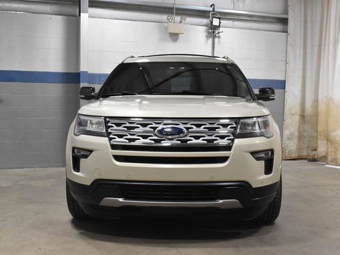 Used 2018 Ford Explorer XLT w/ Equipment Group 202A AWD/4WD image 31