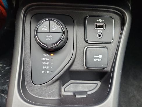 Used 2019 Jeep Compass Trailhawk w/ Cold Weather Group AWD/4WD image 32