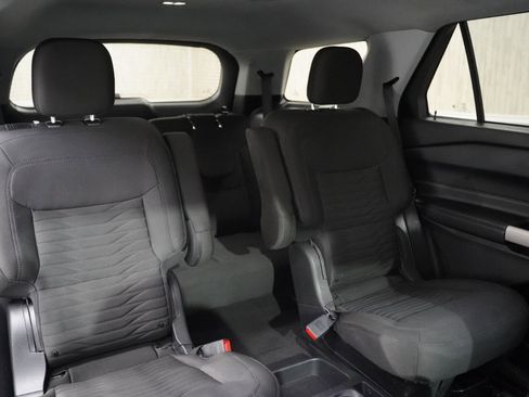 Used 2021 Ford Explorer XLT image 34
