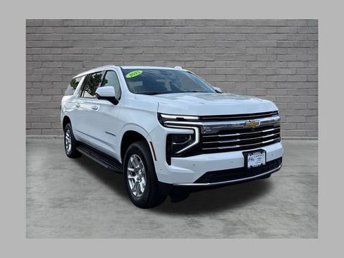 Used 2025 Chevrolet Suburban LT AWD/4WD image 1