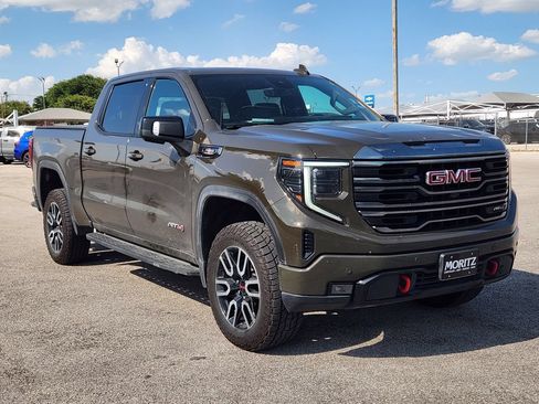 Used 2023 GMC Sierra 1500 AT4 w/ Technology Package AWD/4WD image 3
