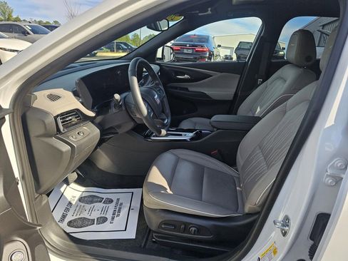 Used 2025 Buick Envista Avenir image 22