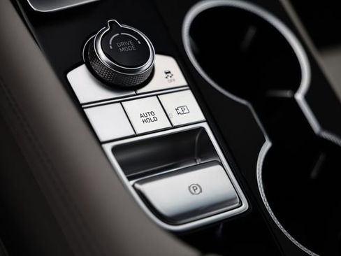 Certified 2025 Genesis G70 2.5T image 41