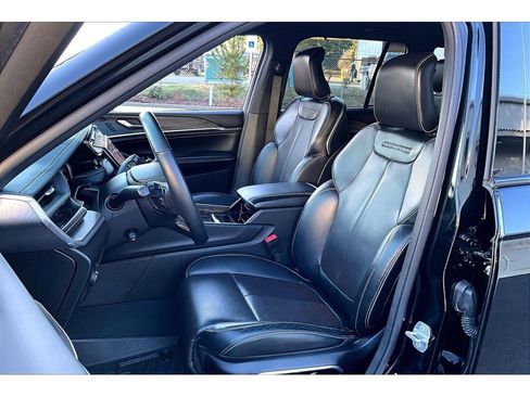 Used 2023 Jeep Grand Cherokee Overland w/ Advanced Protech Group III image 25